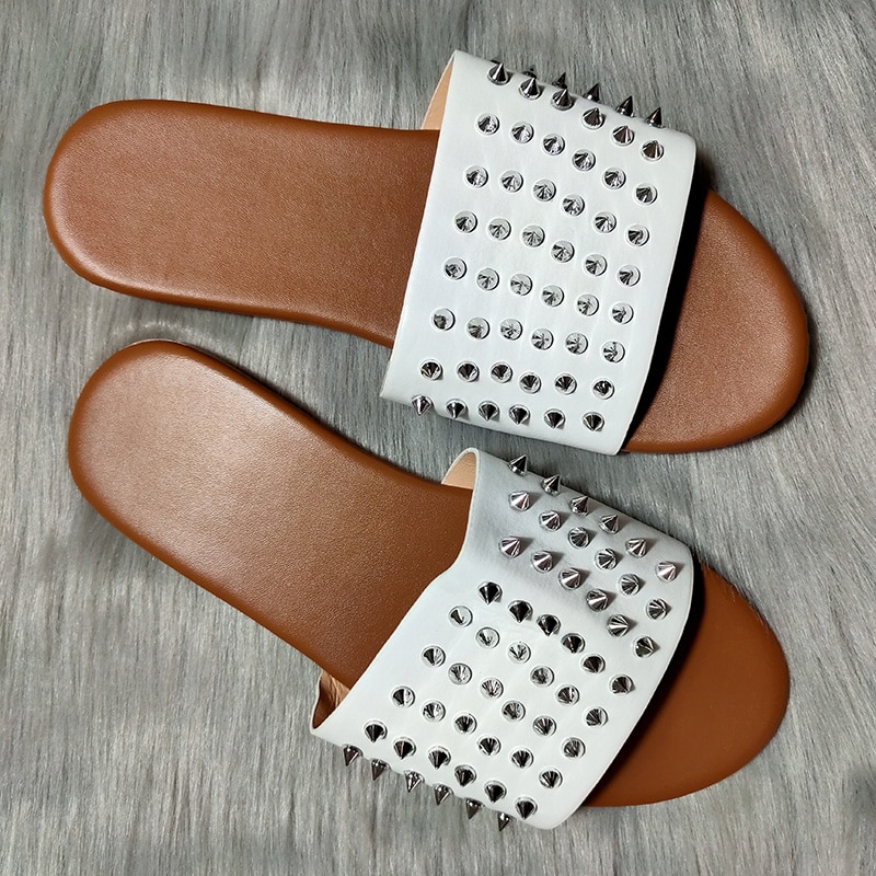 Women Slippers Fashion Slides Woman Summer Beach Flip Flops Rivet Flip-Flops Flats Ladies Home Outdoor Slippers Flip Flop Shoes